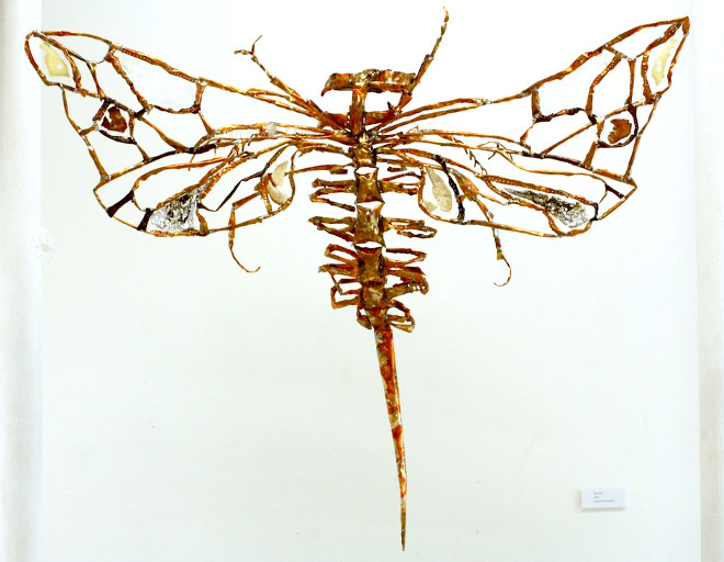 Wasp-sculpture-by-Rosie-McLay